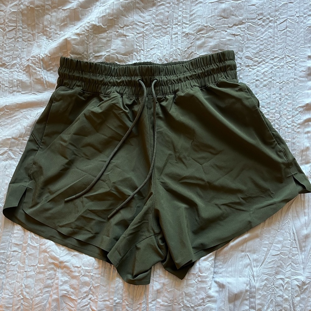 Athleta crossroads shorts